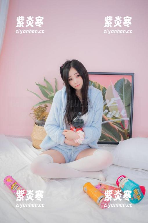 Bambi(밤비)的[BLUECAKE]合集，黑雾网纱与丝袜，眼睛忍不住停留。