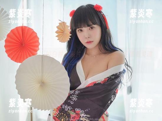 Dami(퀸다미)的白衬衫照片，不只是衣服，更像是灵魂的一种表达？