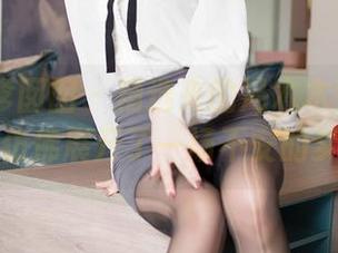 Feilin嗲囡囡 – 精选来的冯木木女孩作品，仿佛展开了一场不安的梦。