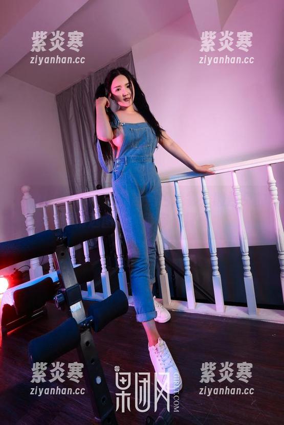 GIRLT果团网-酸酱兔 GIRLT果团网 - 穿越黑色迷雾:酸酱兔的精选图集,等你来探秘
