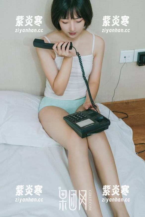 果团网：浴室静卧，清纯佳人无圣光下的致命吸引。
