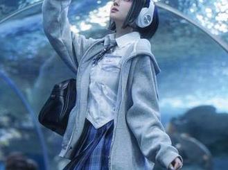 在Halo_酱的美腿流光中，作品集与资源如影随形！
