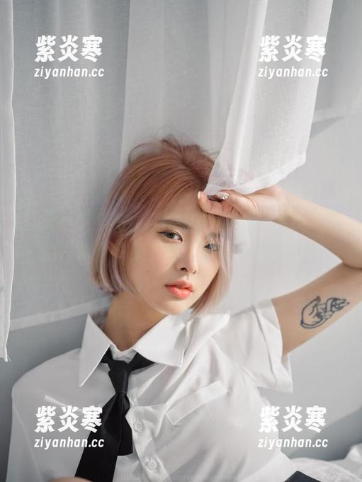 夏天不只要热，还得有Hyoyeon(김효연)的写真！快来下载，感受一波清爽！