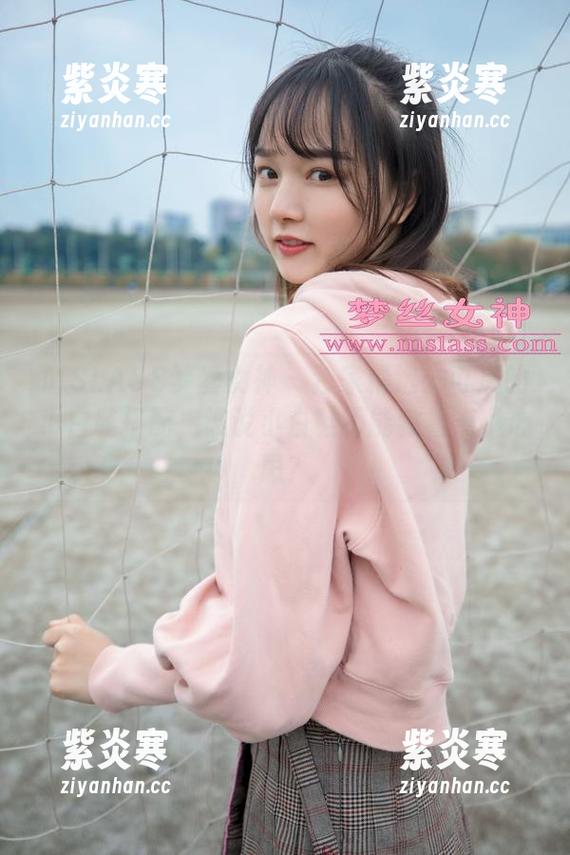MSLASS梦丝女神 - 独家精选：可岚的小白鞋搭配，谁说小白鞋不能藏着点小心思？