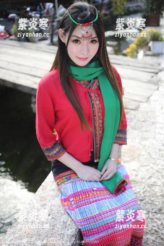 MyGirl美媛馆 - Carina绮里嘉的职业装，为什么没有圣光反而更迷人？