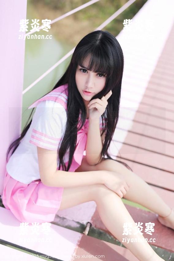 MyGirl美媛馆 - 来看看绮里嘉Carina的高清灰丝，能把你的周一心情扭转成周末！