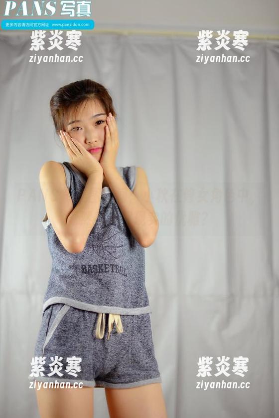 PANS - 美图时间：小秋在修女角色中，竟然有种超现实的优雅？