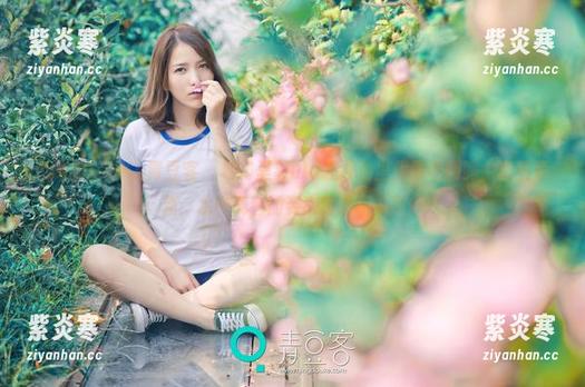 QingDouKe青豆客 - 看绮里嘉ula在泳池里优雅地翻腾，套图更新，水中舞者的姿态真是不一般！