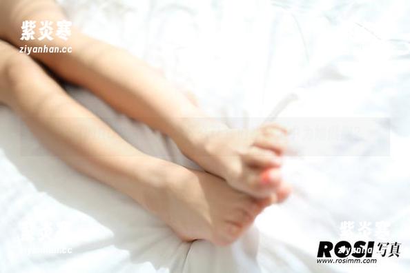 图册中的ROSI女王，凭什么让我们在高清中为她倾倒？