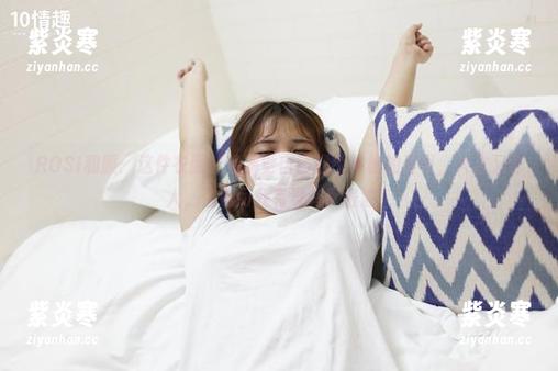 ROSI和服：这件衣服让我感觉自己像个神秘的寿司，大方又诱人，但别问我有没有配酱油！