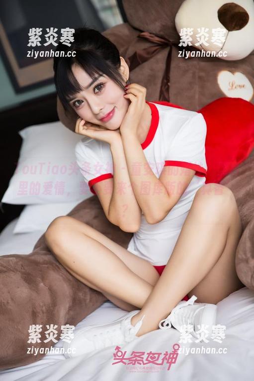 TouTiao头条女神 - 童安琪的婚纱：照片里的爱情，要不要来个图库版的‘真香’？