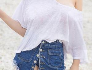 UGirls尤果网 – 定制图集大赏：于梓馨的秘书风，简直是调皮的显现