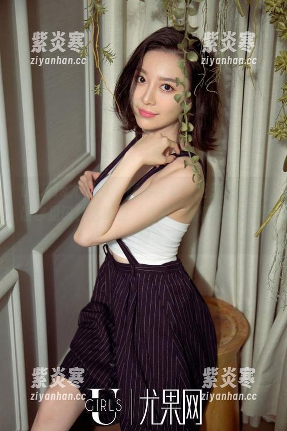 UGirls尤果网 - 旗袍合集：芝芝Booty让你见识什么叫做‘优雅’偏偏还有点滑稽