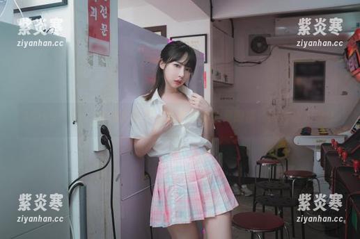 Uhye(이유혜)的裸足世界：这更新简直是眼福，图片让人溶化