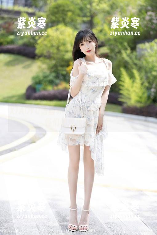 XIAOYU语画界 - 李丽莎万圣节写真：鬼怪们都想找我合照！