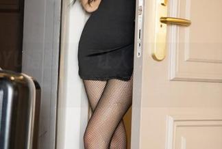 XIAOYU语画界 – 让人欲罢不能的职业制服——杨晨晨的黑丝美腿写真