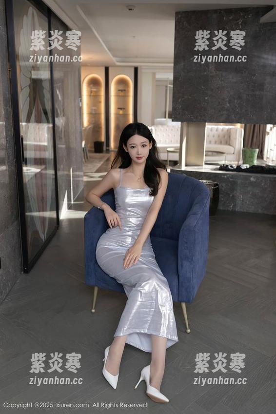 Xiuren秀人网 - 扒一扒nancy小姿的免费图册：奶牛与时尚的奇妙碰撞，真是奇迹！
