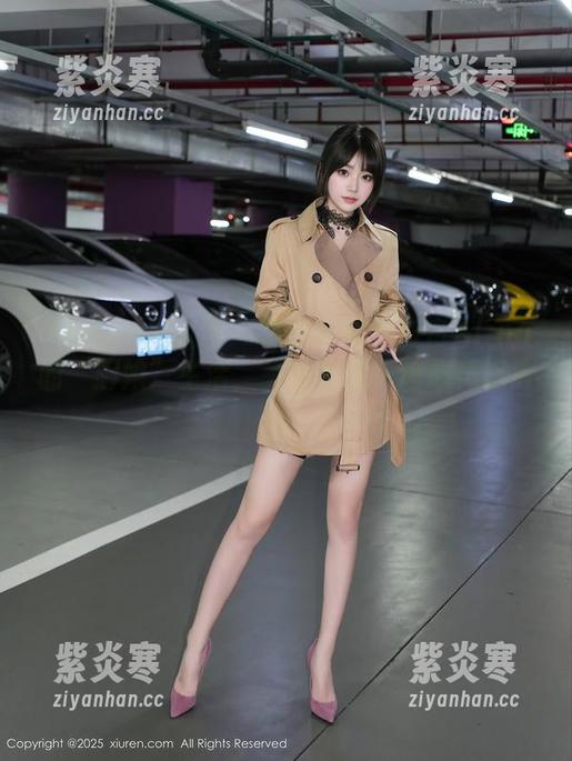 Xiuren秀人网 - 精选美图：白白Alina的“厨娘”生活，一边做饭一边心花怒放！