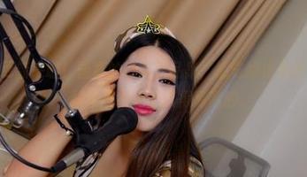 pans – 更新来啦！曲奇的白裙作品集，感觉她仿佛在跟风争执，结果风把裙子吹得高高的。