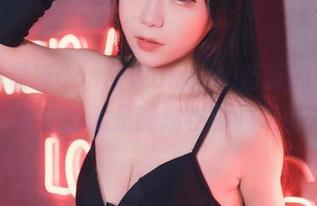 小羊的最新Cos展现usejan蓝蓝的无限魅力，难道这就是跨越物种的吸引力？