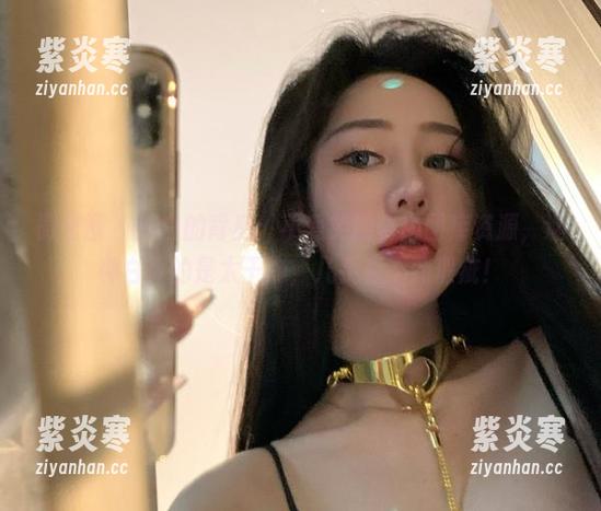 微密圈 - 纯白的背后：不爱笑的赛琳图库资源，这种白真的是太干净，几乎看不到瑕疵！