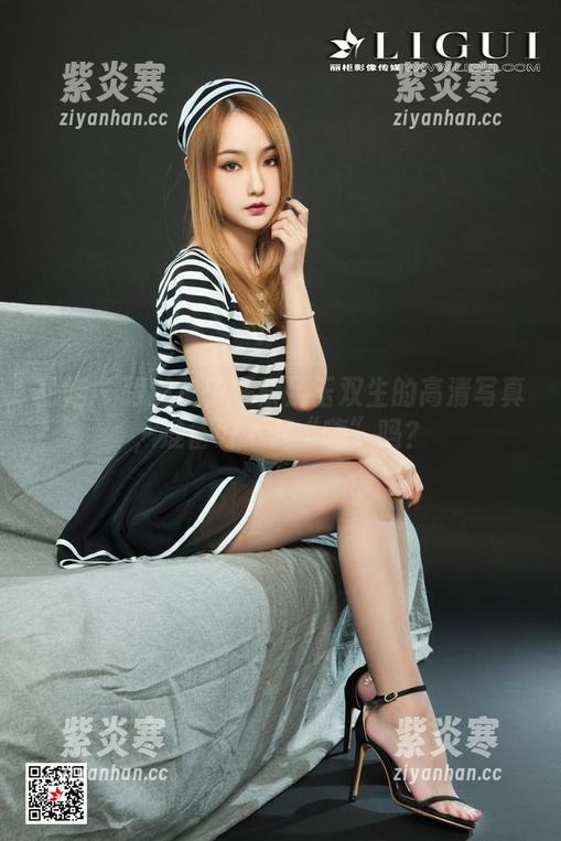 丽柜 - 跟随兔子探索足玉双生的高清写真，准备好一起“嗨”吗？