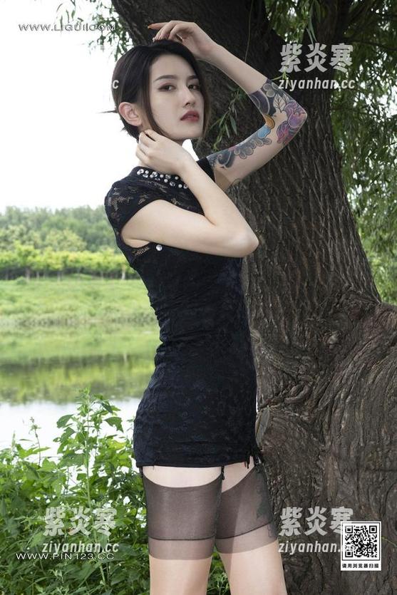丽柜 - 甜甜分享的死库水写真集：每一张都是甜蜜的水花四溅！