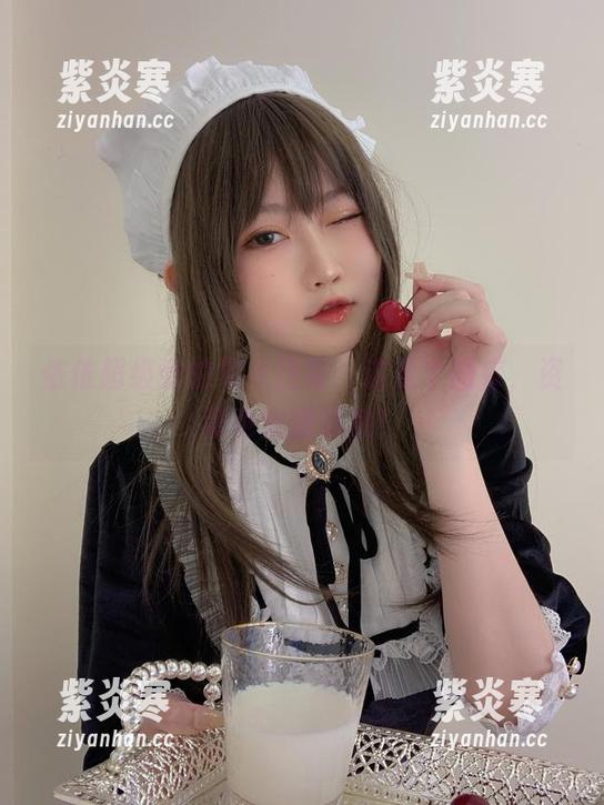 依依超级懒的宅女日常：这是个图库，资源也会撒娇哦！