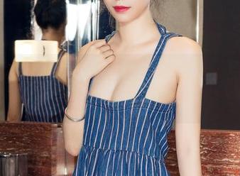 克拉女神 – 在大阳的灰丝私拍里，原图让你欲罢不能！
