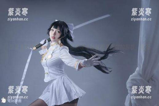 跟着兔玩映画的美图走，你会发现连丝袜都是爱你的形状，这无圣光的魅力太离谱了！