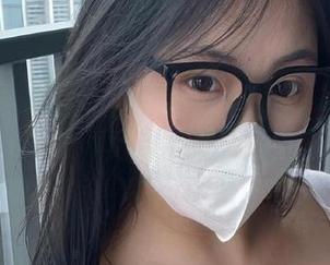 微密圈 – 黑色丁字裤下的可爱的肉巴私拍图集，简直就像一场视觉的调皮捉迷藏！