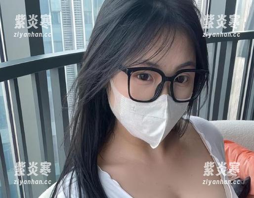 微密圈 - 黑色丁字裤下的可爱的肉巴私拍图集，简直就像一场视觉的调皮捉迷藏！