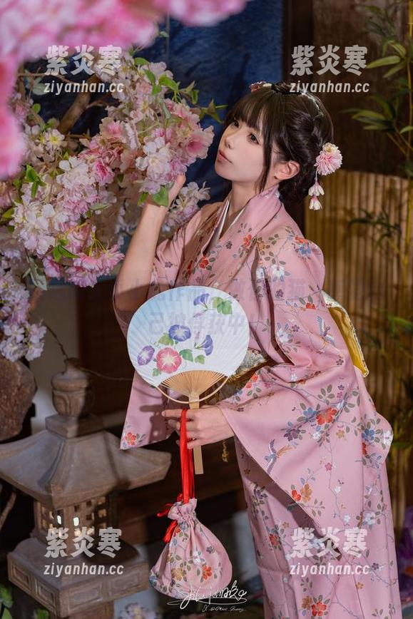 精选咬人小小兔作品，做你的猫，感觉自己被俘获中！