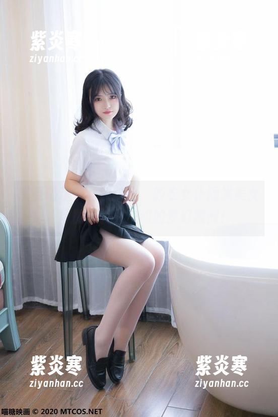 享受喵糖映画的美丽，胶衣女仆短发美女，原图与资源交织的梦幻瞬间！