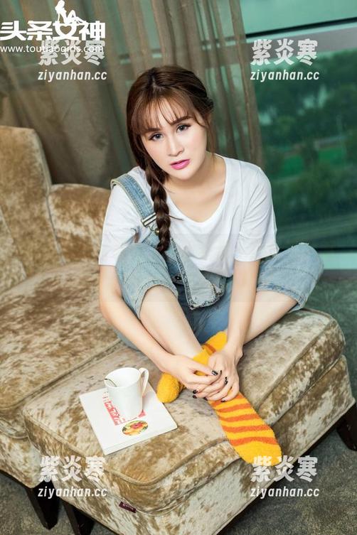 头条女神 - 李菲儿的比基尼，真心不需要圣光的美图！你们觉得呢？