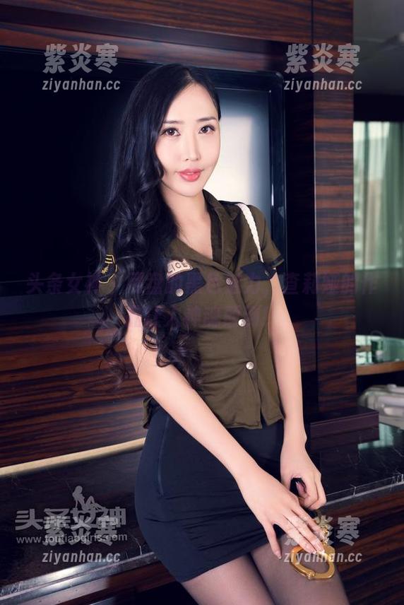 头条女神 - 网盘的黑色魅力，查莉娅的作品让人神魂颠倒！