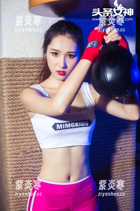 头条女神 - 琳琳水手服全套来袭，真的不怕被海盗追吗？