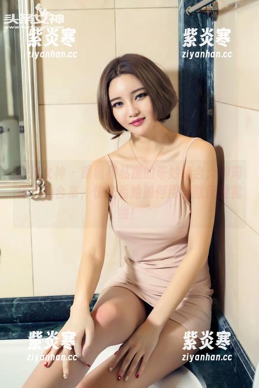 头条女神 - 眼镜和私房的奇妙结合：神琦泽步的合集，快来看她如何用幽默征服视线！