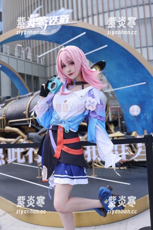 妖君白研短裙精选：这条裙子让她走路都像在走红毯！