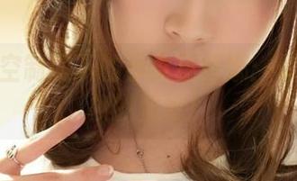 大韩航空制服下的小女巫露娜：你绝对想换的壁纸！