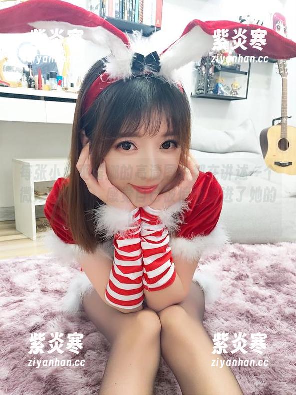 每张小女巫露娜的高清图片都在讲述一个微妙的剧情，感觉自己被悄悄拉进了她的世界。
