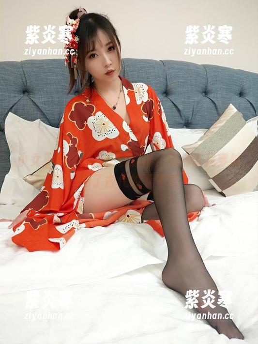 小女巫露娜 小女巫露娜的青花瓷旗袍,仿佛带我穿越回了古代的下午茶