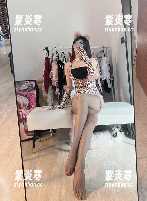 微密圈 - 小玉吃果冻的作品集：超大cd福利，有种‘这是我吗？’的错觉！