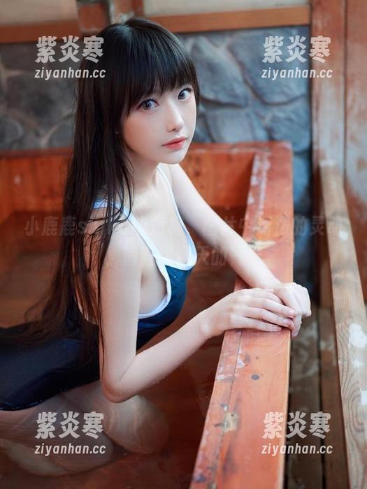 小鹿鹿shika 小鹿鹿shika的短裙,图片中活泼的灵动,简直像春天的气息