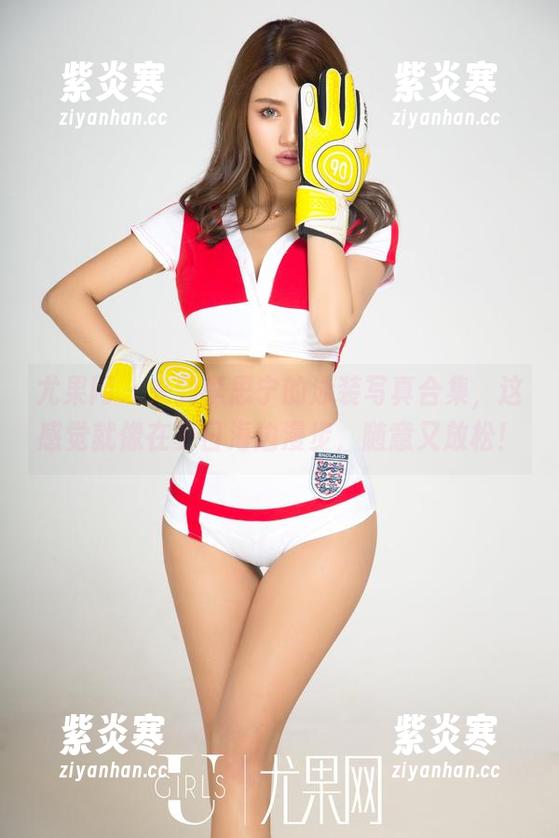 尤果网 - 来到李思宁的泳装写真合集，这感觉就像在夏日海边漫步，随意又放松！