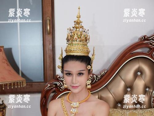 尤物馆 - 跟着艾小青走进兔女郎的世界，图片每一帧都让我忍不住觉得，啊，这是什么鬼？