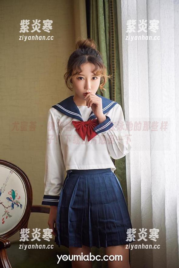 尤蜜荟 - 快来看看夏玲蔓在泳池的那些样子！下载图片感受一下