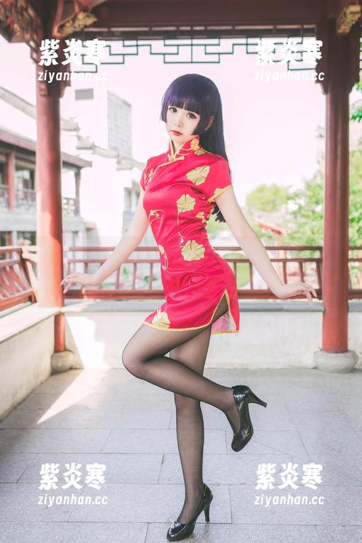 巧克力小圆面包 原图资源大放送——“巧克力小圆面包”在白衬衫的陪衬下,有种不一样的甜。