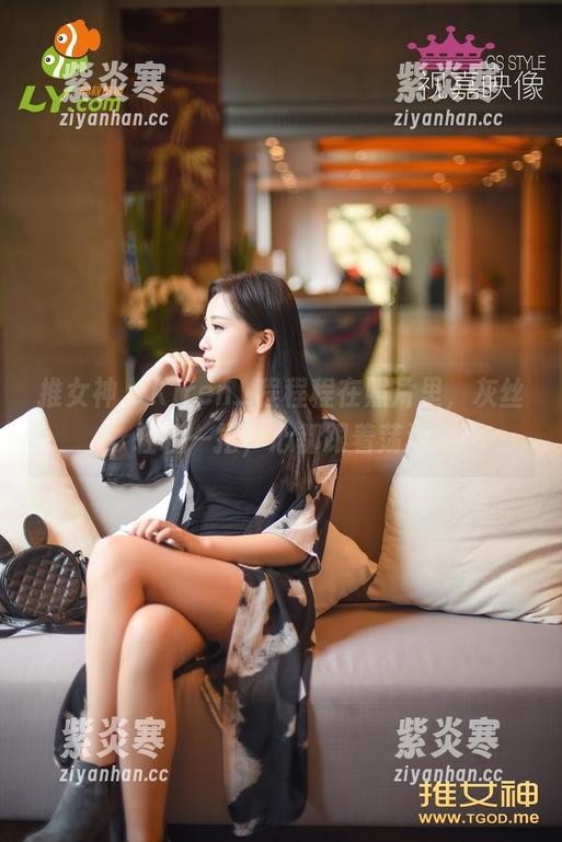 推女神 - Kiren_程程程在照片里，灰丝轻轻一摆，心都跟着荡漾