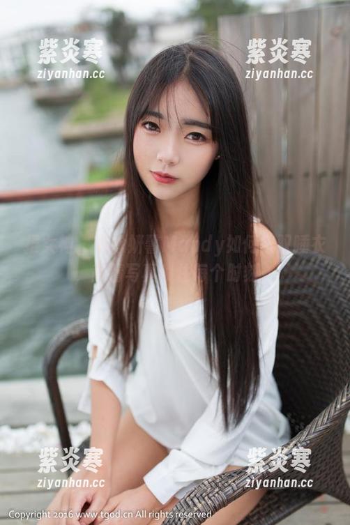推女神 - 看徐妍馨Mandy如何驾驭睡衣，高清写真锁住每个时刻。